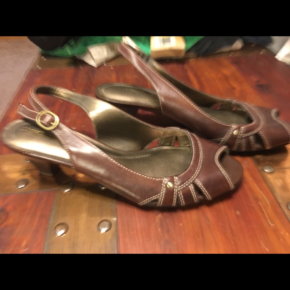 Women’s Naturalizer open-toe shoes